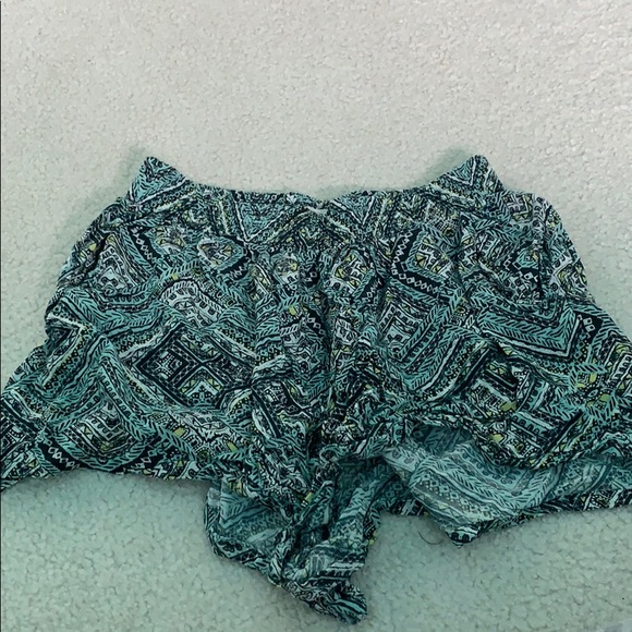 Target Printed Flowy shorts - Picture 1 of 3